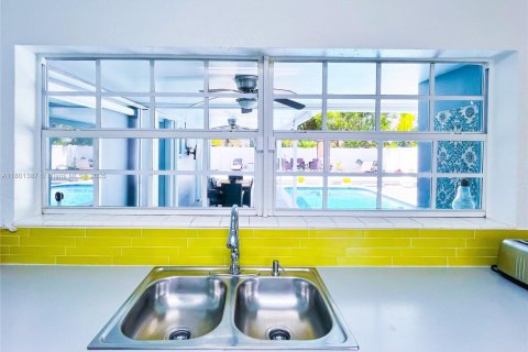 House in Lauderdale Lakes, Florida 3 bedrooms, 120.77 sq.m. № 1683664 - photo 23