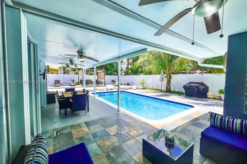 House in Lauderdale Lakes, Florida 3 bedrooms, 120.77 sq.m. № 1683664 - photo 24