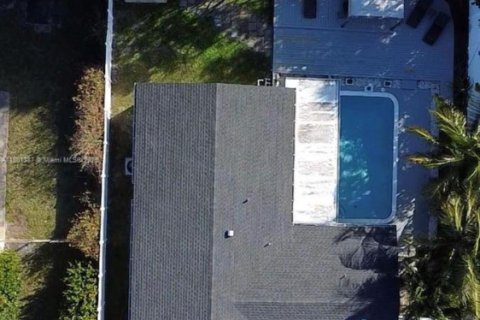 House in Lauderdale Lakes, Florida 3 bedrooms, 120.77 sq.m. № 1683664 - photo 3
