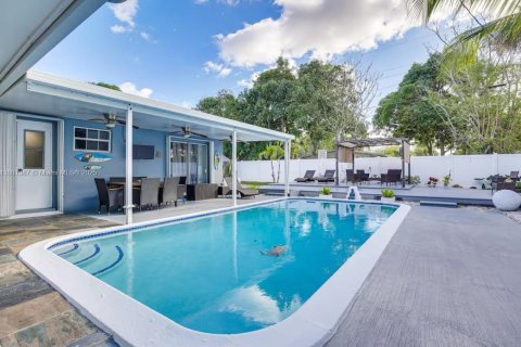 House in Lauderdale Lakes, Florida 3 bedrooms, 120.77 sq.m. № 1683664 - photo 29