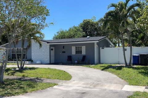 House in Lauderdale Lakes, Florida 3 bedrooms, 120.77 sq.m. № 1683664 - photo 5