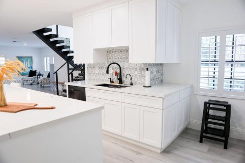 Touwnhouse à louer à Dania Beach, Floride: 3 chambres, 246.93 m2 № 2027847 - photo 18