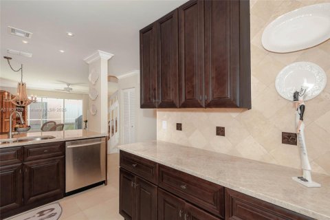 Townhouse in Pembroke Pines, Florida 3 bedrooms, 126.44 sq.m. № 2012924 - photo 14