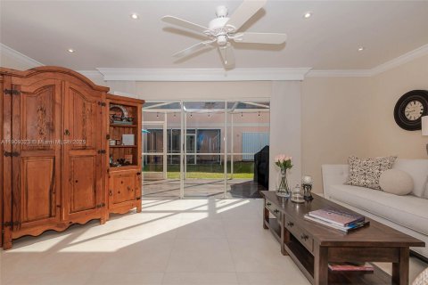 Townhouse in Pembroke Pines, Florida 3 bedrooms, 126.44 sq.m. № 2012924 - photo 6