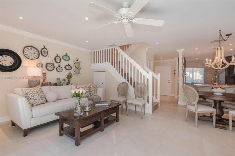 Townhouse in Pembroke Pines, Florida 3 bedrooms, 126.44 sq.m. № 2012924 - photo 9