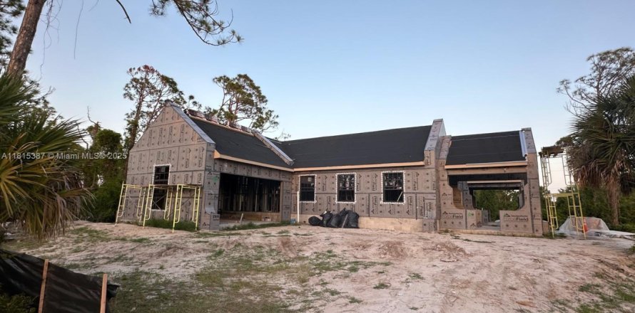 Casa en Port Charlotte, Florida 3 dormitorios № 1766889