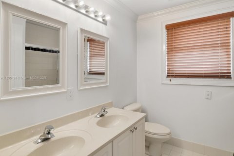 Casa en alquiler en Pembroke Pines, Florida, 5 dormitorios, 310.76 m2 № 1948278 - foto 30