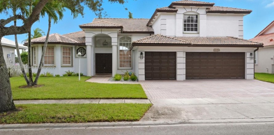 Casa en Pembroke Pines, Florida 5 dormitorios, 310.76 m2 № 1948278