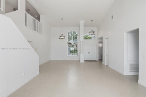 Casa en alquiler en Pembroke Pines, Florida, 5 dormitorios, 310.76 m2 № 1948278 - foto 8