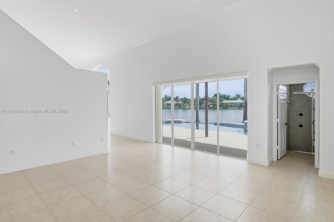 Casa en alquiler en Pembroke Pines, Florida, 5 dormitorios, 310.76 m2 № 1948278 - foto 20