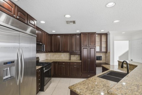 Casa en alquiler en Pembroke Pines, Florida, 5 dormitorios, 310.76 m2 № 1948278 - foto 18