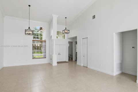 Casa en alquiler en Pembroke Pines, Florida, 5 dormitorios, 310.76 m2 № 1948278 - foto 7