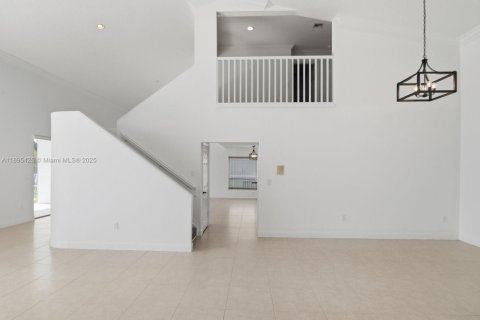 Casa en alquiler en Pembroke Pines, Florida, 5 dormitorios, 310.76 m2 № 1948278 - foto 10