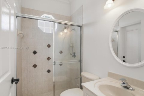 Casa en alquiler en Pembroke Pines, Florida, 5 dormitorios, 310.76 m2 № 1948278 - foto 21