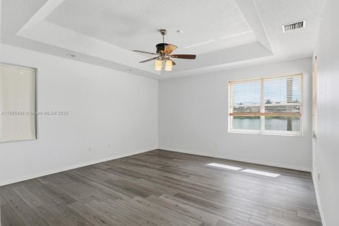 Casa en alquiler en Pembroke Pines, Florida, 5 dormitorios, 310.76 m2 № 1948278 - foto 22