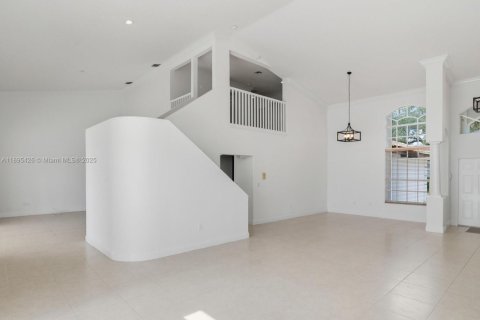 Casa en alquiler en Pembroke Pines, Florida, 5 dormitorios, 310.76 m2 № 1948278 - foto 9