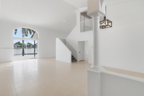 Casa en alquiler en Pembroke Pines, Florida, 5 dormitorios, 310.76 m2 № 1948278 - foto 4