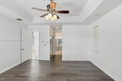 Casa en alquiler en Pembroke Pines, Florida, 5 dormitorios, 310.76 m2 № 1948278 - foto 23