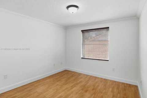 Casa en alquiler en Pembroke Pines, Florida, 5 dormitorios, 310.76 m2 № 1948278 - foto 28