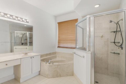 Casa en alquiler en Pembroke Pines, Florida, 5 dormitorios, 310.76 m2 № 1948278 - foto 25