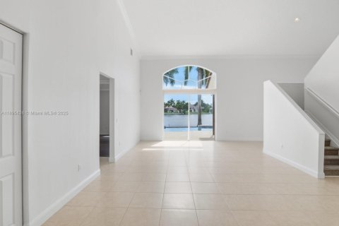 Casa en alquiler en Pembroke Pines, Florida, 5 dormitorios, 310.76 m2 № 1948278 - foto 5