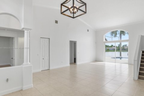 Casa en alquiler en Pembroke Pines, Florida, 5 dormitorios, 310.76 m2 № 1948278 - foto 11