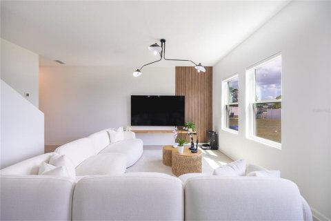 Casa en alquiler en Groveland, Florida, 3 dormitorios, 155.7 m2 № 2283420 - foto 12