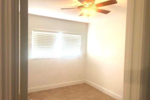 Casa en venta en Fort Lauderdale, Florida, 5 dormitorios, 152.45 m2 № 2184055 - foto 15