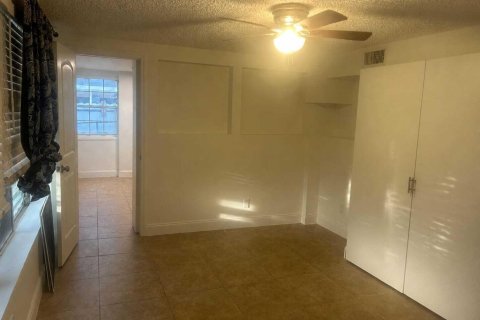 Casa en venta en Fort Lauderdale, Florida, 5 dormitorios, 152.45 m2 № 2184055 - foto 4