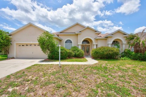 House in Winter Haven, Florida 4 bedrooms, 224.17 sq.m. № 2137609