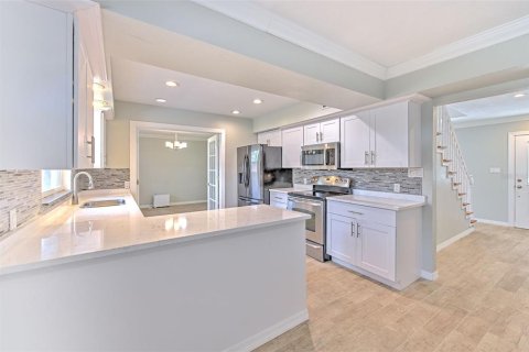 Casa en alquiler en Tampa, Florida, 4 dormitorios, 269.23 m2 № 2102330 - foto 21