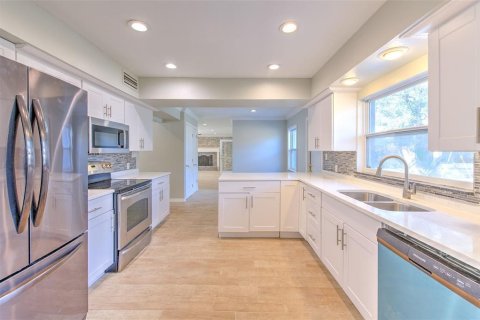 Casa en alquiler en Tampa, Florida, 4 dormitorios, 269.23 m2 № 2102330 - foto 20