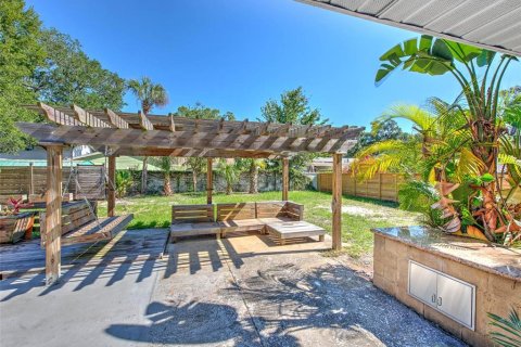 Casa en alquiler en Tampa, Florida, 4 dormitorios, 269.23 m2 № 2102330 - foto 4