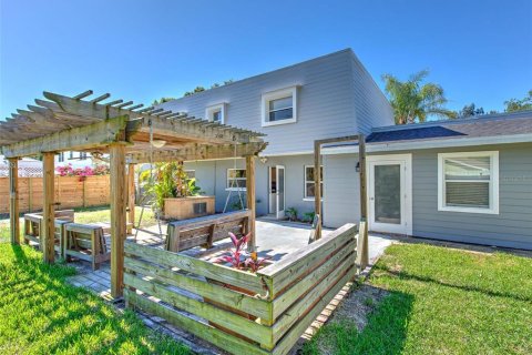 Casa en alquiler en Tampa, Florida, 4 dormitorios, 269.23 m2 № 2102330 - foto 8
