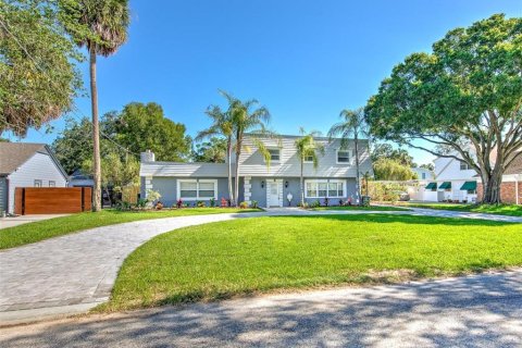 Casa en alquiler en Tampa, Florida, 4 dormitorios, 269.23 m2 № 2102330 - foto 3