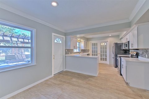 House in Tampa, Florida 4 bedrooms, 269.23 sq.m. № 2102330 - photo 26