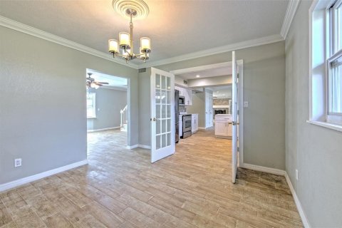 Casa en alquiler en Tampa, Florida, 4 dormitorios, 269.23 m2 № 2102330 - foto 18