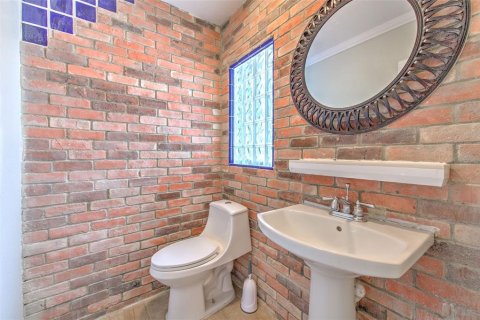 House in Tampa, Florida 4 bedrooms, 269.23 sq.m. № 2102330 - photo 28