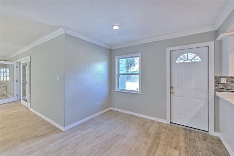 House in Tampa, Florida 4 bedrooms, 269.23 sq.m. № 2102330 - photo 25