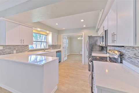 Casa en alquiler en Tampa, Florida, 4 dormitorios, 269.23 m2 № 2102330 - foto 23