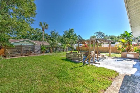 Casa en alquiler en Tampa, Florida, 4 dormitorios, 269.23 m2 № 2102330 - foto 6