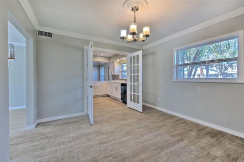 Casa en alquiler en Tampa, Florida, 4 dormitorios, 269.23 m2 № 2102330 - foto 19