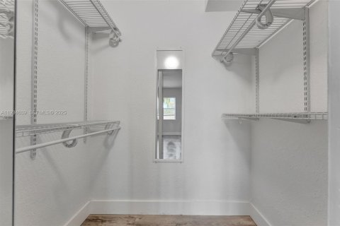 Снять в аренду кондоминиум в Форт-Лодердейл, Флорида 2 спальни, 83.61м2, № 1992808 - фото 19