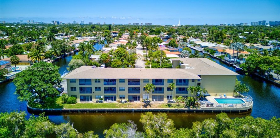 Кондоминиум с 2 спальнями в Форт-Лодердейл, Флорида № 1992808