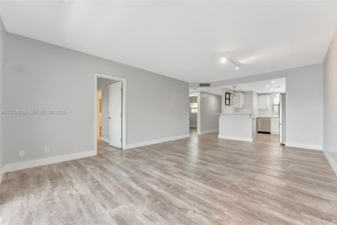 Снять в аренду кондоминиум в Форт-Лодердейл, Флорида 2 спальни, 83.61м2, № 1992808 - фото 13