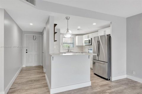 Снять в аренду кондоминиум в Форт-Лодердейл, Флорида 2 спальни, 83.61м2, № 1992808 - фото 8