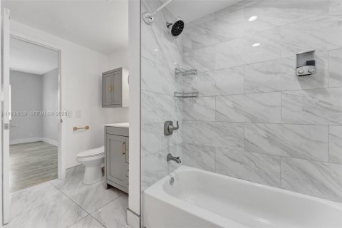 Снять в аренду кондоминиум в Форт-Лодердейл, Флорида 2 спальни, 83.61м2, № 1992808 - фото 21