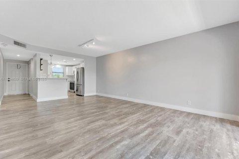 Снять в аренду кондоминиум в Форт-Лодердейл, Флорида 2 спальни, 83.61м2, № 1992808 - фото 15