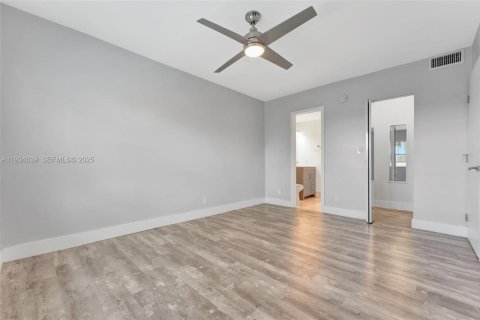 Снять в аренду кондоминиум в Форт-Лодердейл, Флорида 2 спальни, 83.61м2, № 1992808 - фото 17