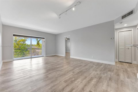 Снять в аренду кондоминиум в Форт-Лодердейл, Флорида 2 спальни, 83.61м2, № 1992808 - фото 12